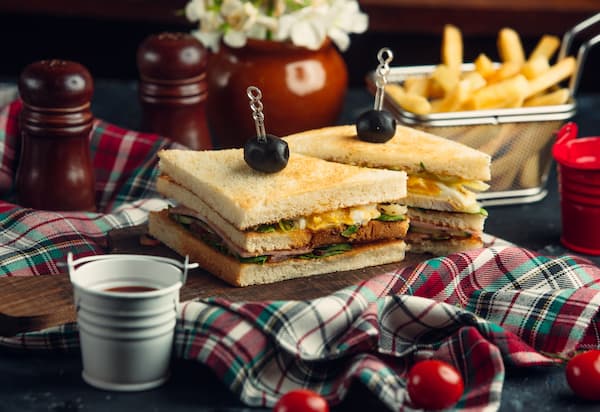 Protein boost sandwich with chicken and eggs